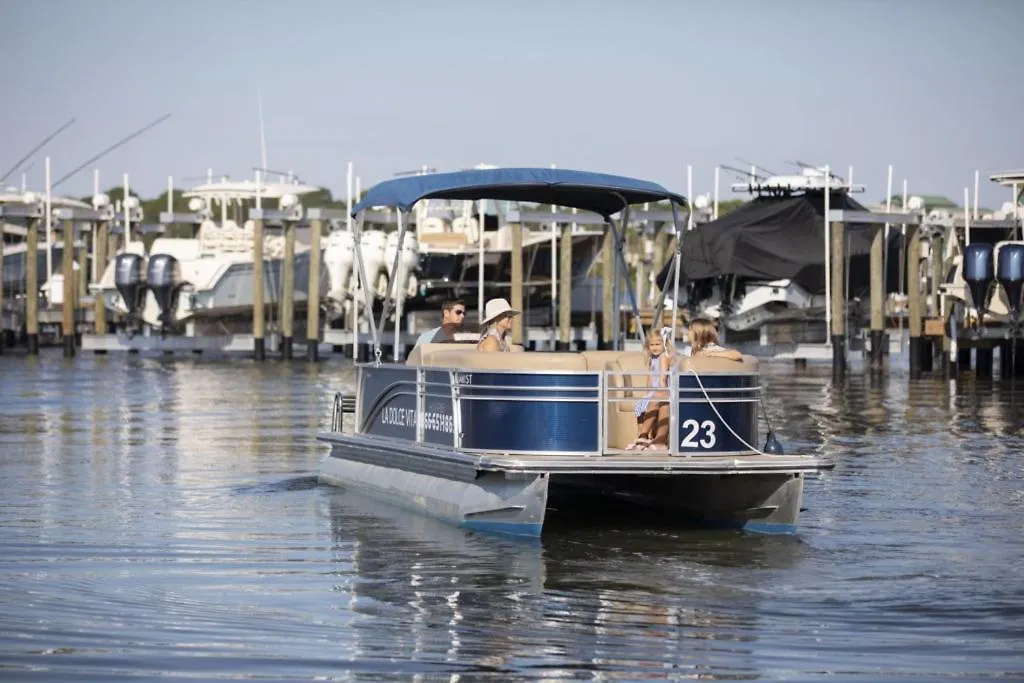 Shore Beats Work With Woodland Setting Destin Holiday home