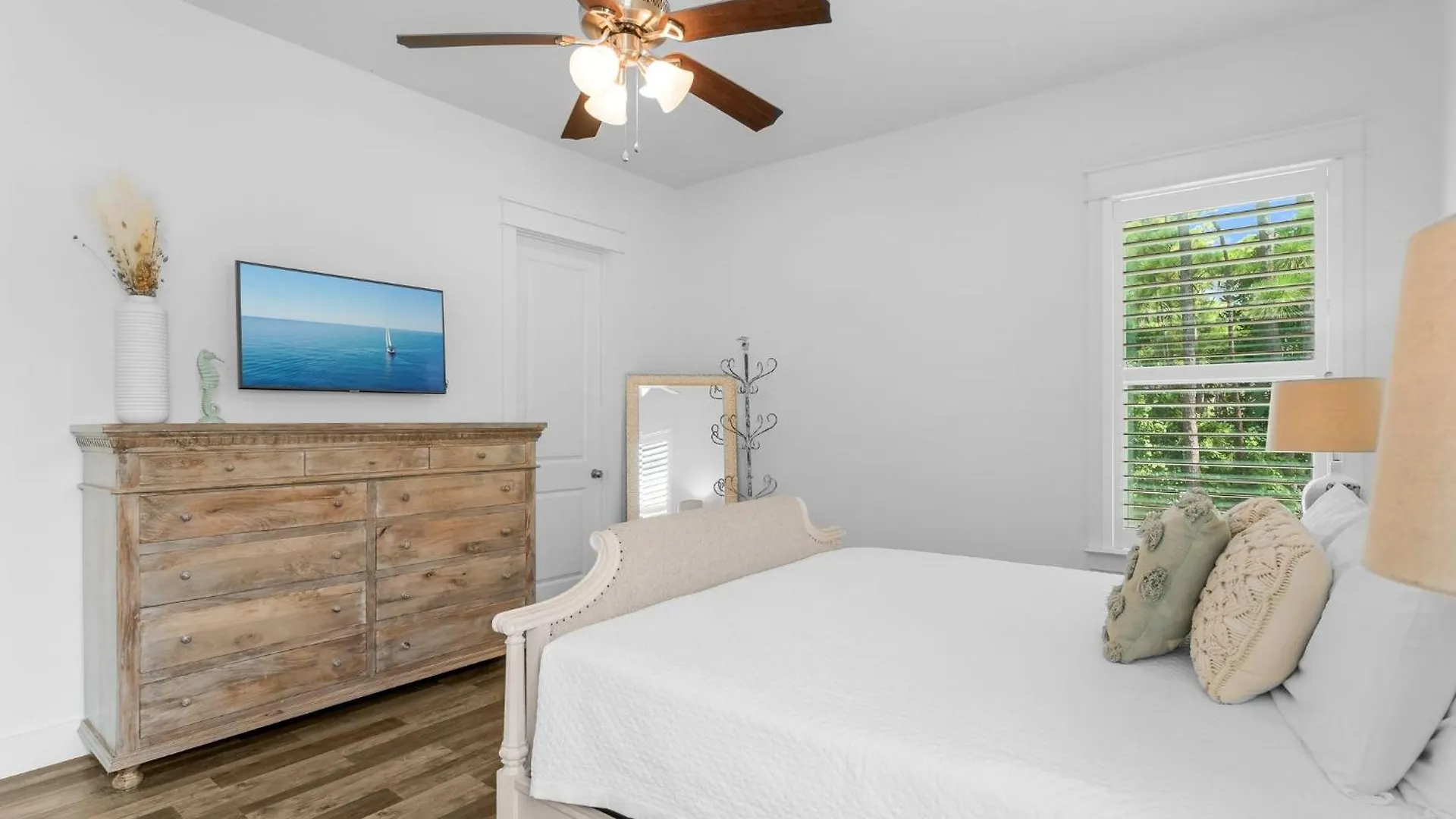 Shore Beats Work With Woodland Setting Destin United States